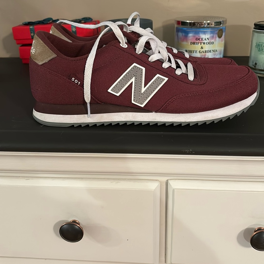 Men’s tennis shoes